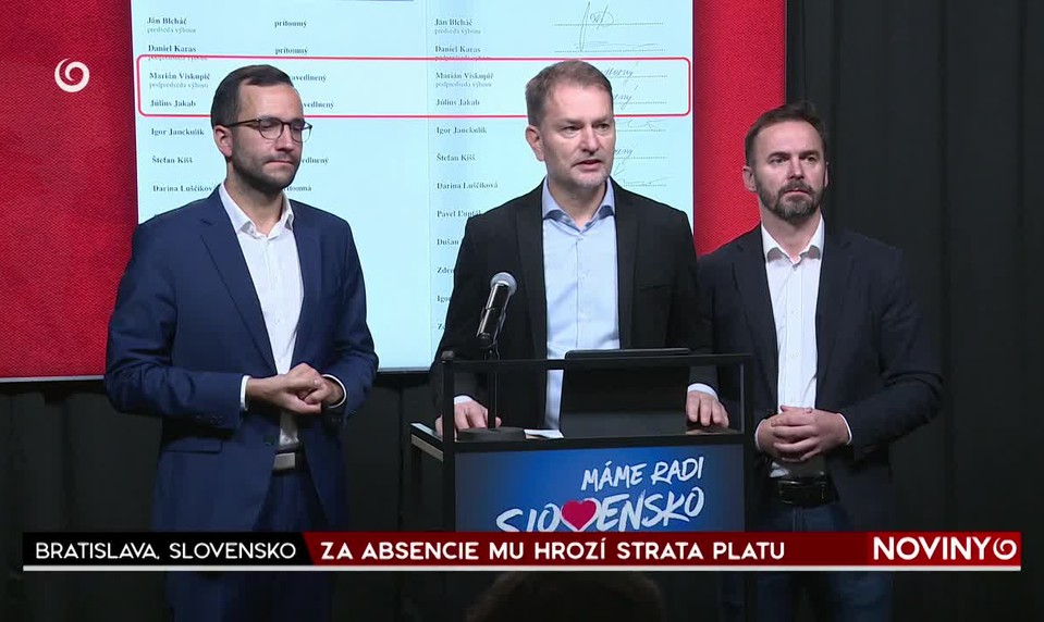 ZA ABSENCIE MU HROZÍ STRATA PLATU