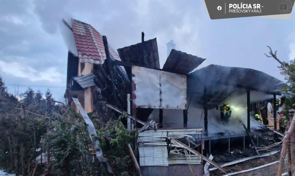 Požiar rodinného domu pri Snine si vyžiadal jednu obeť. O život prišiel senior