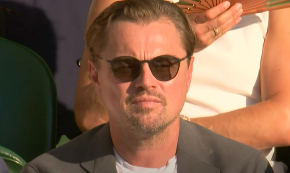 Dostal DiCaprio KOPAČKY?! Z večere odišiel sám, jeho kráska ruka v ruke s INÝM mužom!