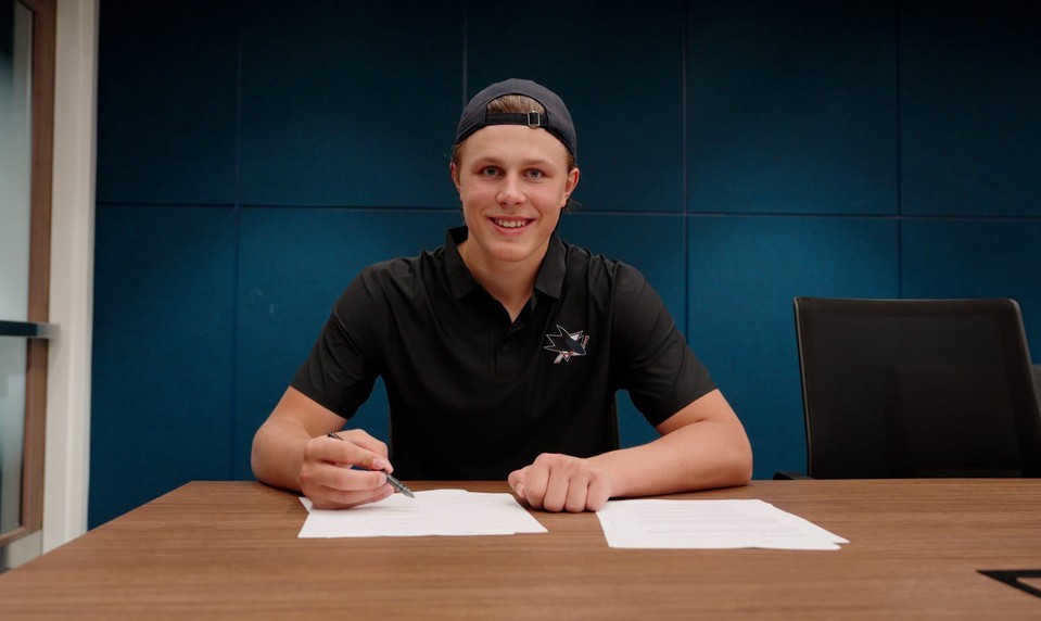 STENBERG prvým hráčom draftu so zmluvou v NHL