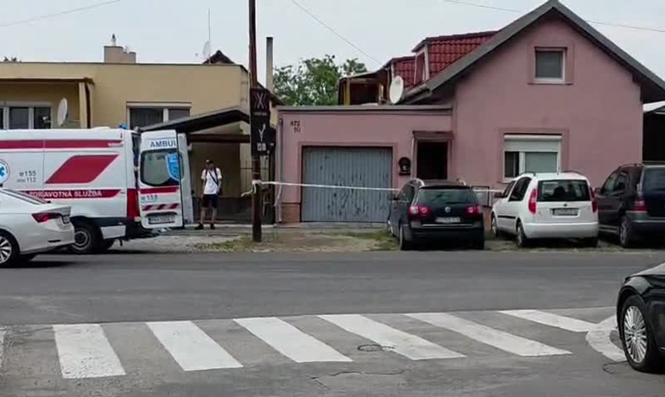 Dráma v Šamoríne: Policajti v dome objavili mŕtveho muža, útočiť mal jeho otec