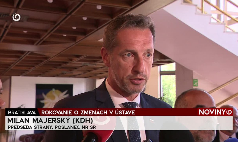 ROKOVANIE O ZMENÁCH V ÚSTAVE