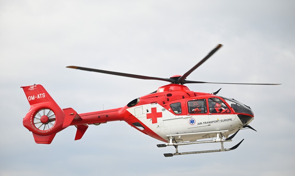 Záchranné zložky zasahujú pri nehode v okrese Dunajská Streda. Na miesto dorazil aj vrtuľník