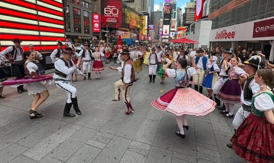 Foklórny súbor VRANOVČAN tancoval v srdci New Yorku