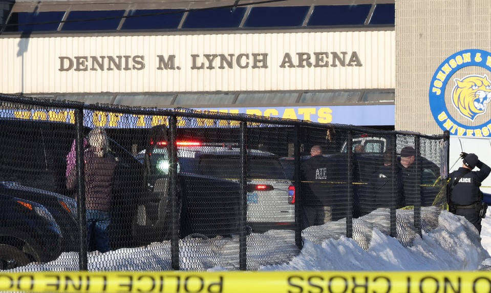 Streľba na hokejovom zápase má TRI obete