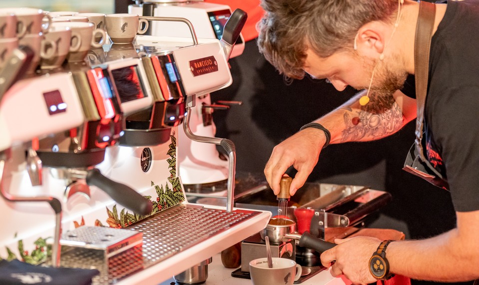 6 nápojov, 12 minút: najdynamickejšia kávová súťaž prichádza do Budapešti