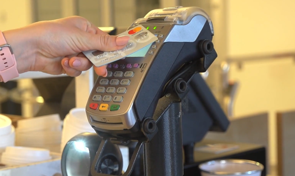 Deepfake, falošné banky a „bezpečné účty“. Ako sa mení tvár finančných podvodov?