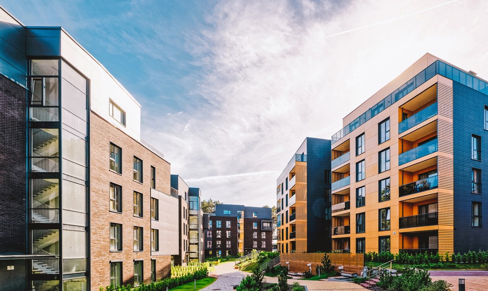 Ako zarobiť na nehnuteľnostiach, keď ceny klesajú