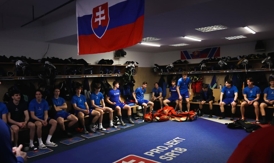 Hokejová osemnástka zdolala Salzburg, skóroval aj brankár