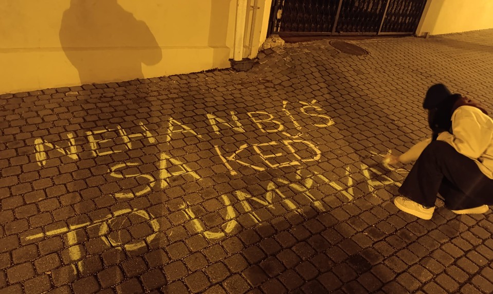 Kriedové odkazy napísané pred diskusiou Fica so študentmi zmizli. Odstránili ich hasiči