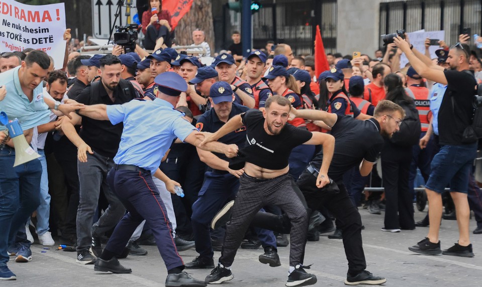 Protesty v Albánsku silnejú. Obyvatelia odmietajú luxusný rezort spájaný s Trumpovým zaťom