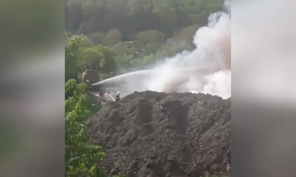 Hustý čierny dym zahalil Prešov: Požiar plastov bolo vidieť na kilometre