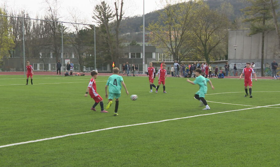 V Dúbravke otvorili zmodernizovaný školský športový areál pri ZŠ Beňovského