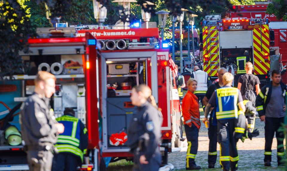 Pre požiar evakuovali celú nemocnicu. Pacienti ležali na trávniku