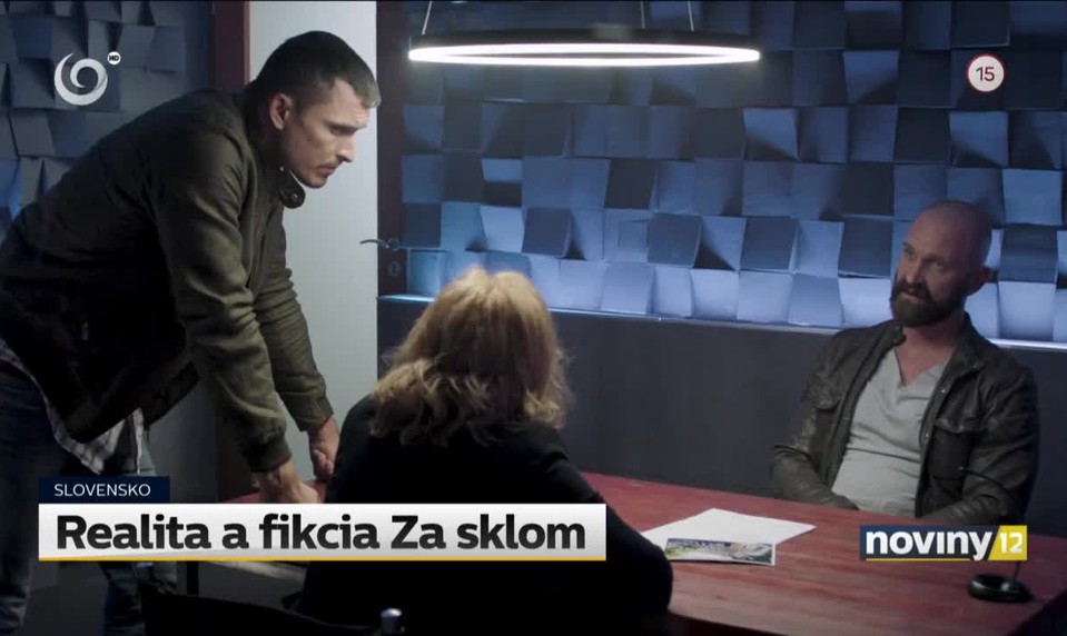 Realita a fikcia Za sklom