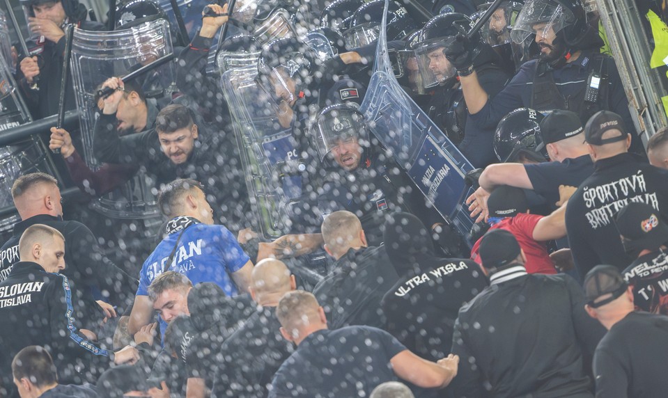 Pokuta a ZÁKAZ. Slovan spoznal trest za výtržnosti v Ríme
