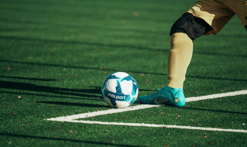 Anglickým futbalistom zmizli kopačky a lopty