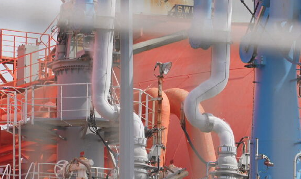 Zákaz dovozu ruských energií do EÚ je realitou, europoslanci hovoria o historickom výsledku