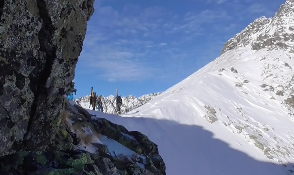 Mráz štípal do tváre, vietor hrozil omrzlinami. Takéto sú podmienky v horách
