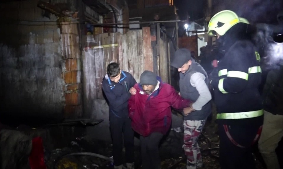 Zúfalý krik a plamene: Rodina z Rakús prišla po ničivom požiari o strechu nad hlavou