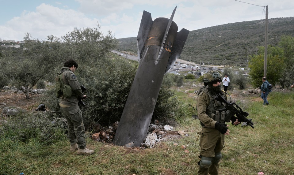 Irán poslal odkaz európskej krajine. Správu nalepili na raketu