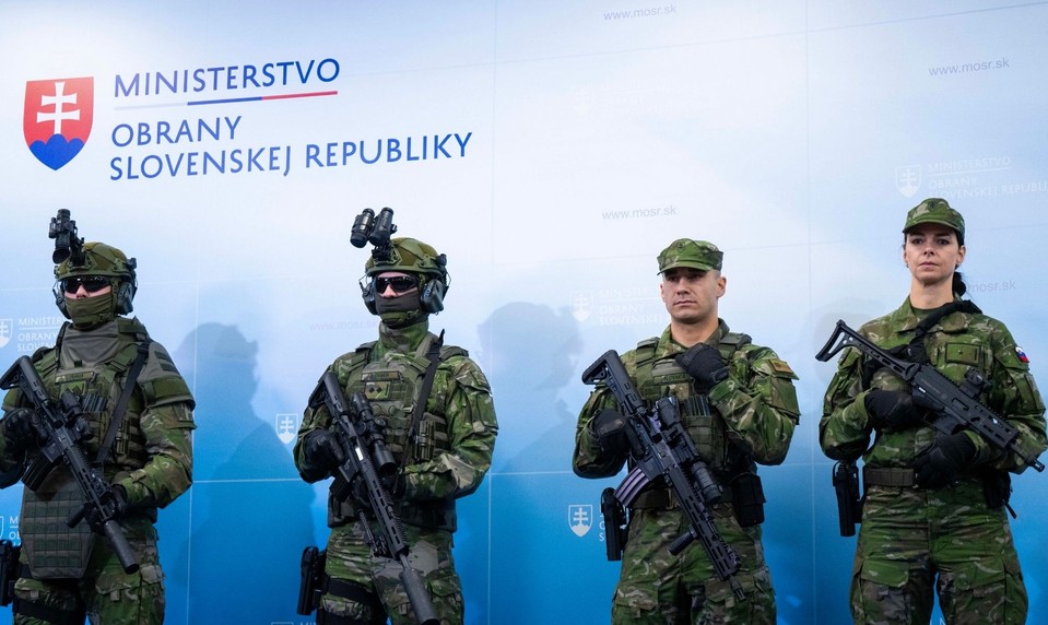 Eurokomisár hovorí o potrebe jednotnej obrany EÚ, Kaliňák európsku armádu odmieta