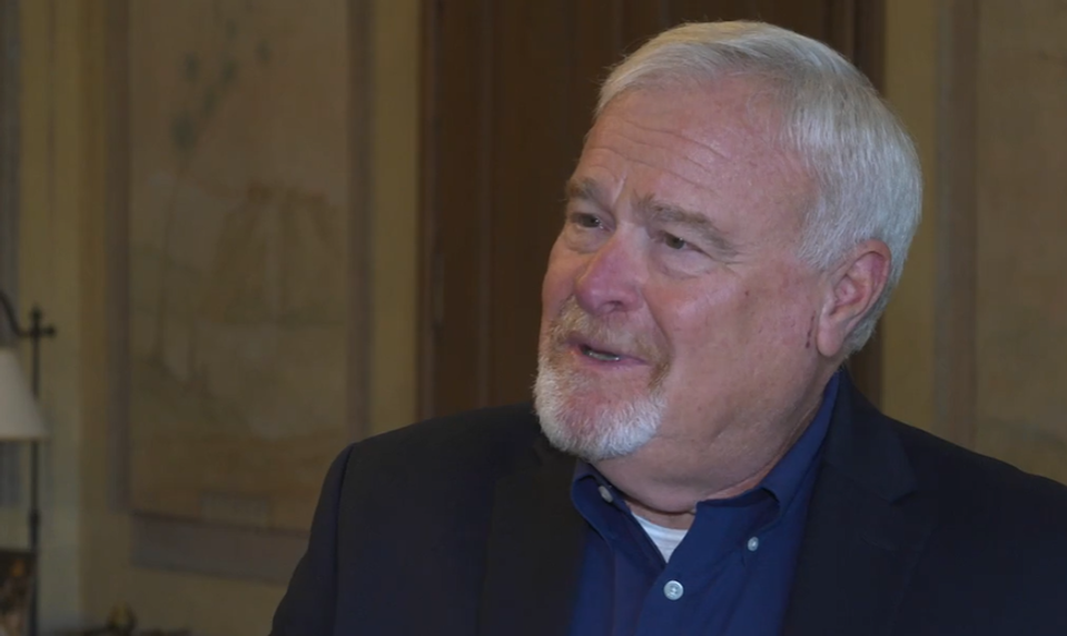 Legendárny bývalý vyjednávač FBI zavítal na Slovensko. Čelil teroristom alebo aj sektám