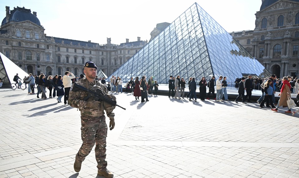 Louvre mal roky vážne problémy s kyberbezpečnosťou. Heslo do systému bolo "Louvre"