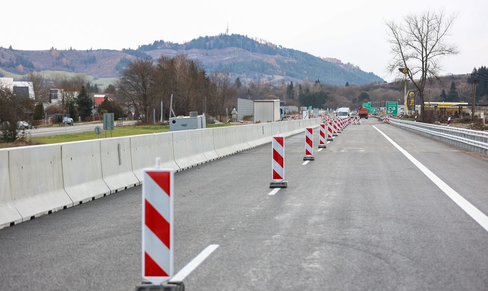 Koľko cestných úsekov chce Národná diaľničná spoločnosť otvoriť v tomto roku?