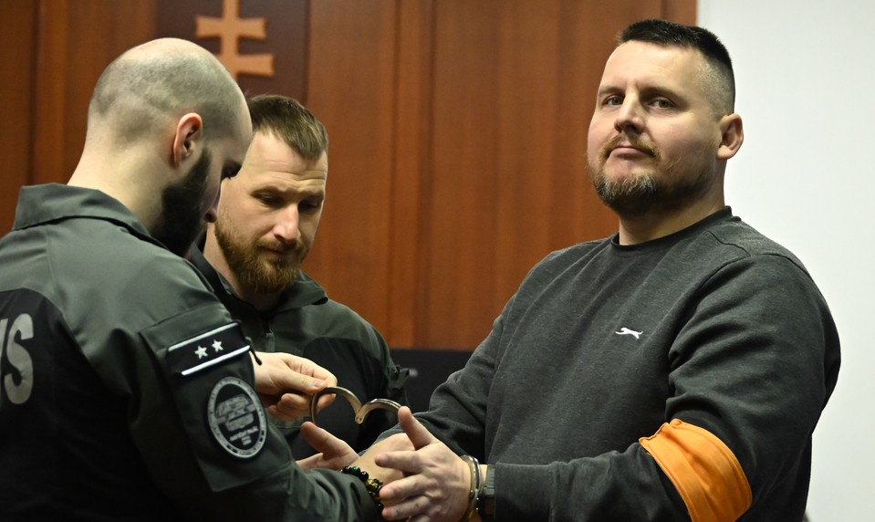 Bombic opäť na súde. Prišli ho podporiť známe tváre, pred budovou sa rozčuľovali