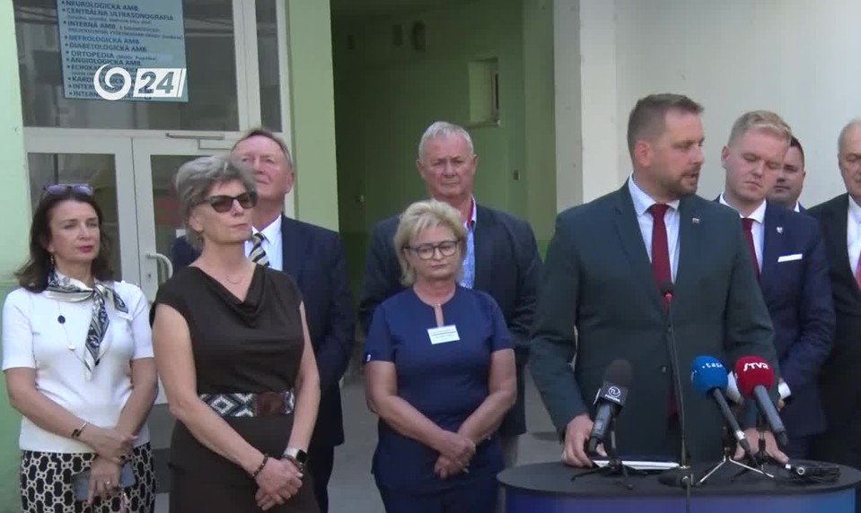 Tlačová beseda ministra Šaška po návšteve nemocnice v Novom Meste nad Váhom
