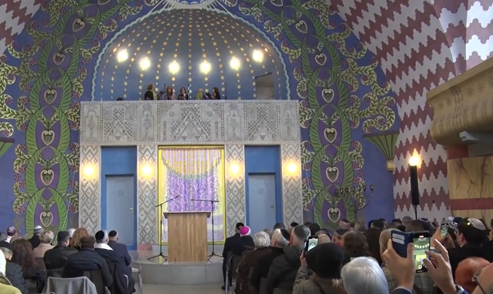 V Trenčíne znovu zasvätili synagógu. Tóra sa po rokoch vrátili na svoje miesto