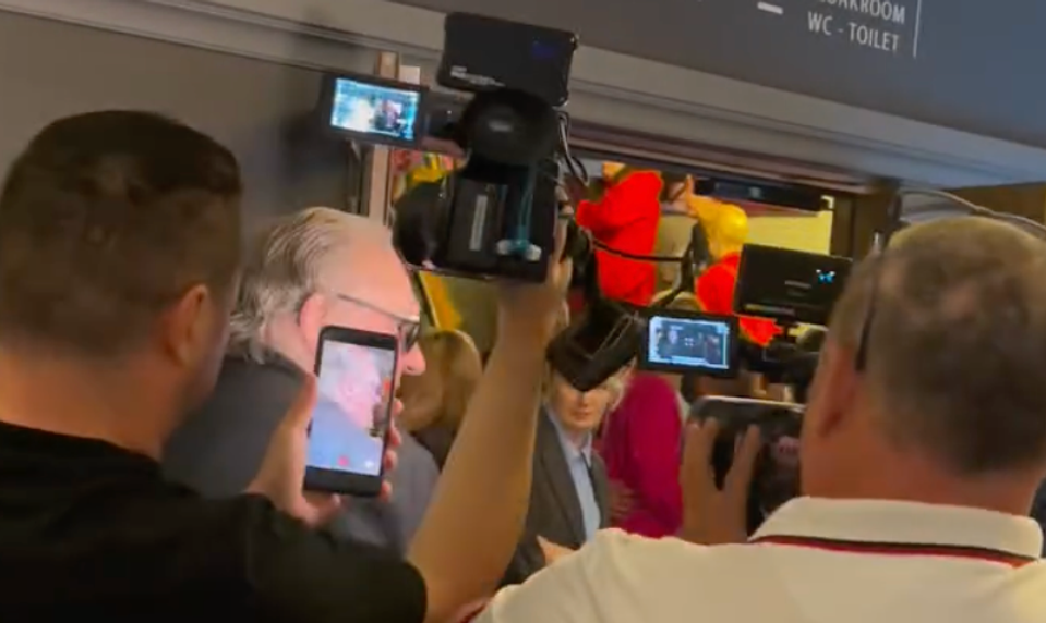 Obrovské prekvapenie na oslave Jiřiny Bohdalovej! Prišla jej gratulovať svetová superhviezda!