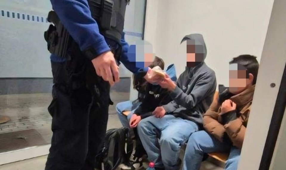 Štyri deti putovali cez polovicu Slovenska. Mestská polícia ich našla v noci na stanici v Ružomberku