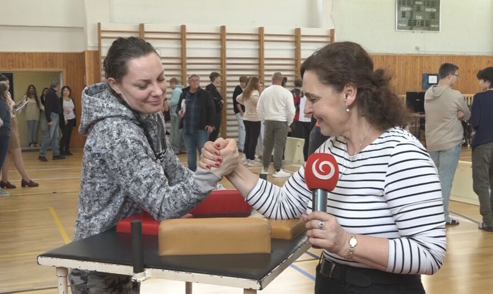 Kto má v rukách viac sily? Reportérka TV JOJ si vyskúšala súťaž v pretláčaní