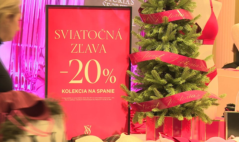 Obchody po sviatkoch ožili. Povianočné výpredaje lákajú ľudí