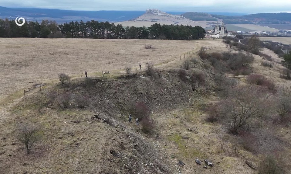 Ovce a kravy pri Spišskej Kapitule odhalili 50-ročnú skládku odpadu