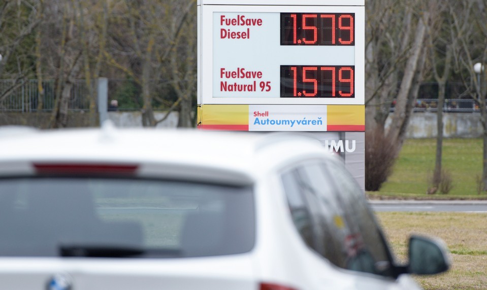 Slovenské dvojité ceny nafty sú diskriminačné a porušujú právo EÚ, uviedla Európska komisia