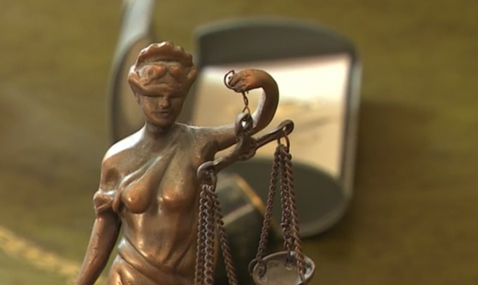 Francúzsky diplomat mal kontakty s Epsteinom, prípad rieši justícia