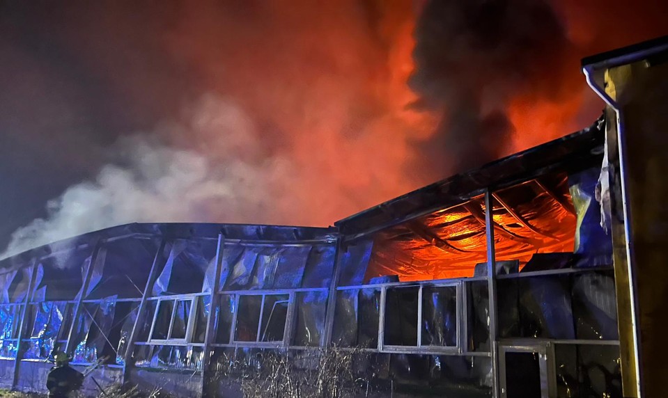 Halu v Moravskom Svätom Jáne zachvátili plamene, ozval sa aj výbuch