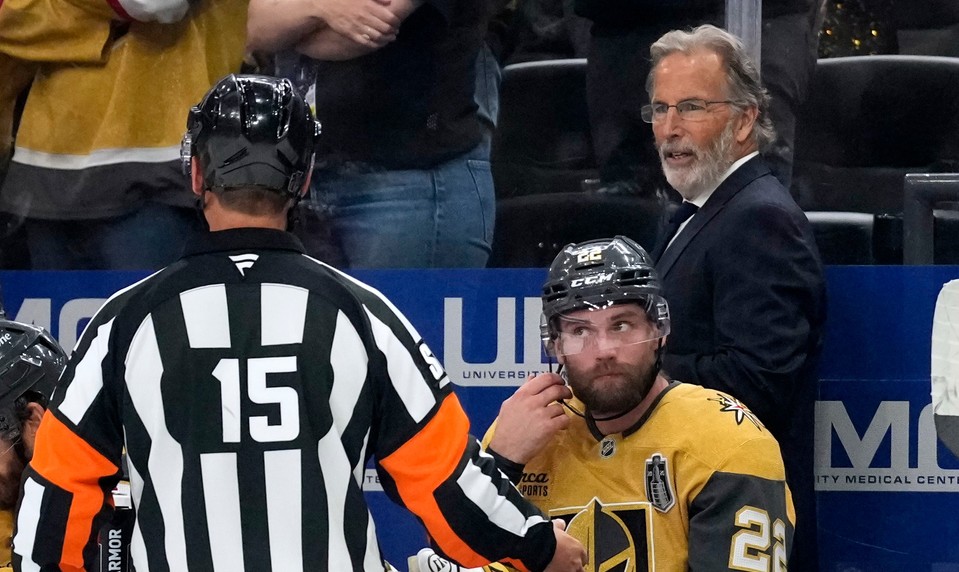 John Tortorella vo Vegas končí, trénerskú kariéru však na klinec ešte nevešia