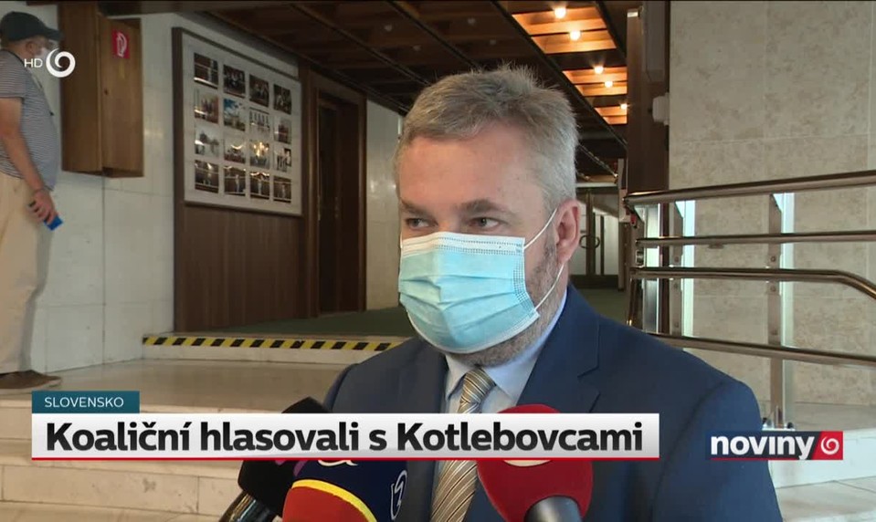 Koaliční hlasovali s Kotlebovcami
