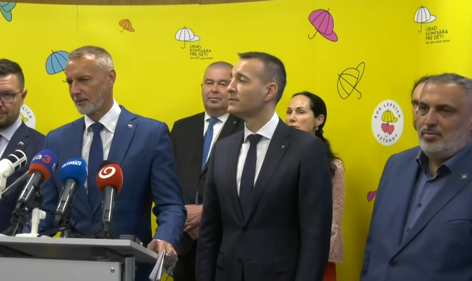 „Blato máte všade.“ Raši odmieta, že podmienky bránia deťom z osád chodiť do školy