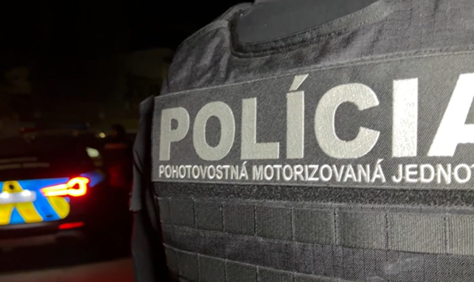 Policajta obvinili z týrania manželky. Inšpekcia navrhla jeho väzobné stíhanie