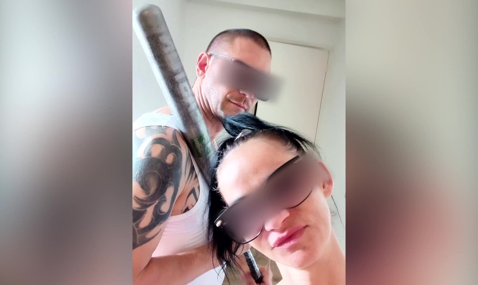 Vražda v rodinnom dome: Muž mal dobodať manželku, svedkom bol jeho 10-ročný syn