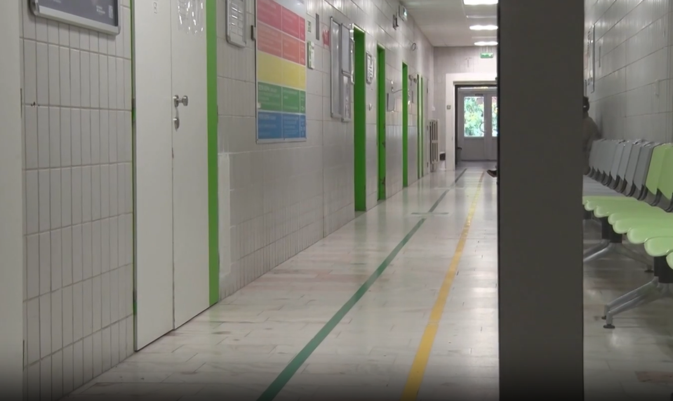 Nechcel čakať na urgente, zdravotníkom sa vyhrážal streľbou. Súd rozhodol o treste
