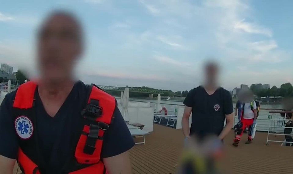 VIDEO: Dráma na lodi pri Dunaji. Ženu po kolapse oživovali lekár, záchranári aj policajti