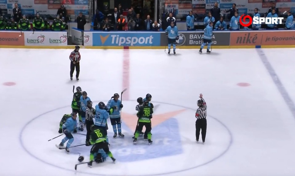 Slovan rozdrvil Žilinu, záver duelu poznačila bitka a konflikt s generálnym manažérom