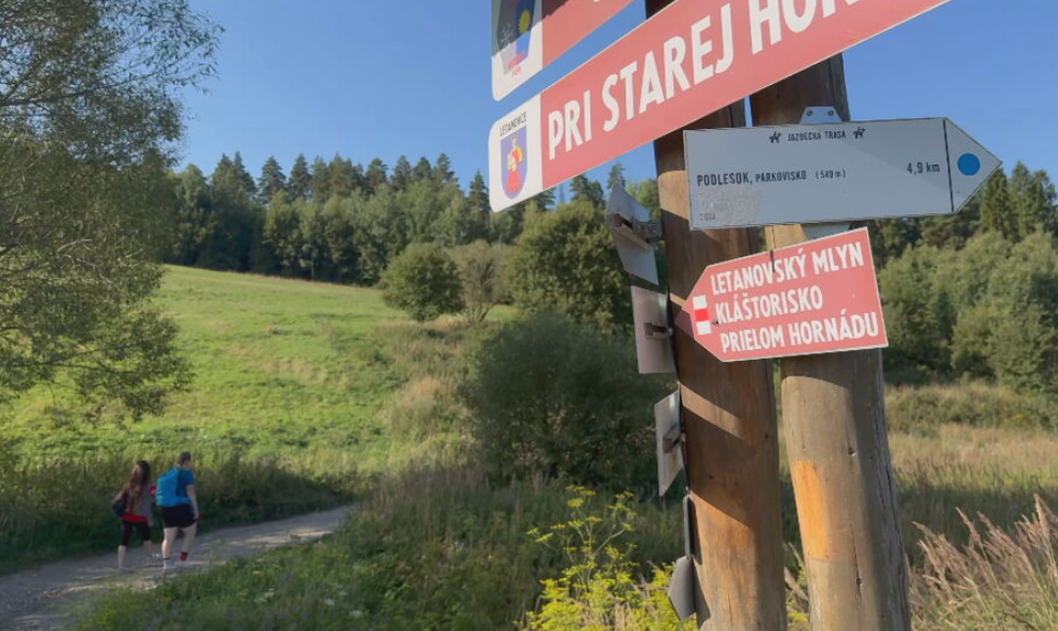 Slovenský raj je spoplatnený. Brigádničky vyberajú poplatky pri rebríkoch a stúpačkách