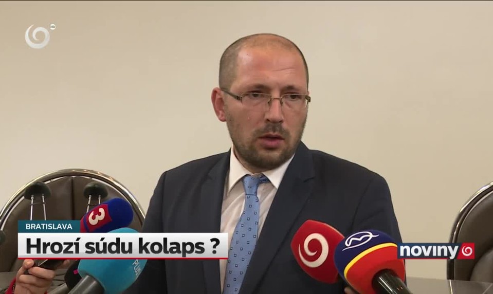 Hrozí súdu kolaps ?